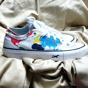 Converse low-tops. Multi color map print. US size 5